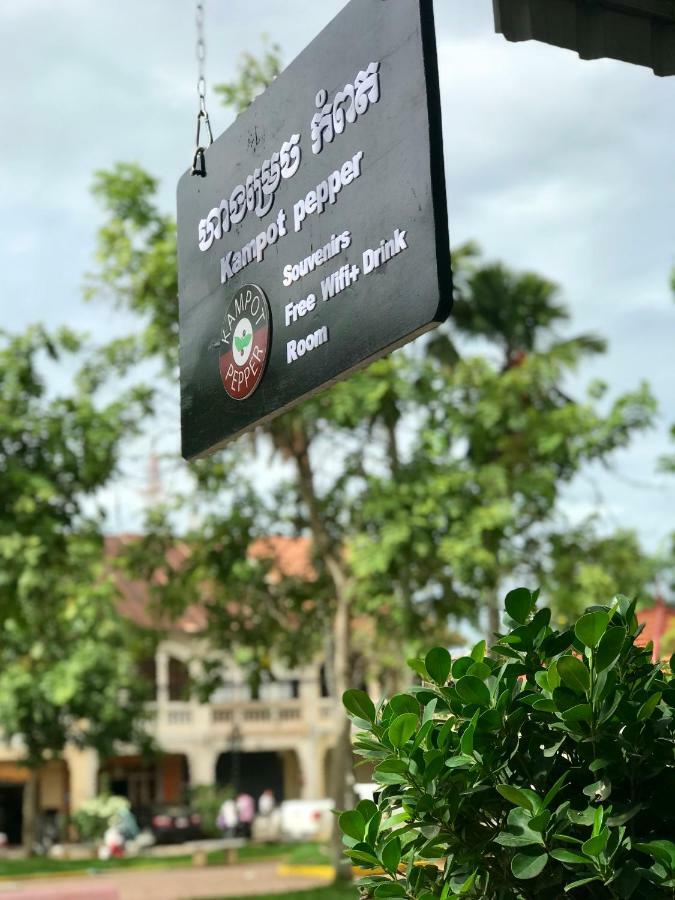 Maison Rivera Guest House Kampot Exterior photo